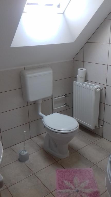Eszter Apartmanhaz Hajdúszoboszló Exterior foto