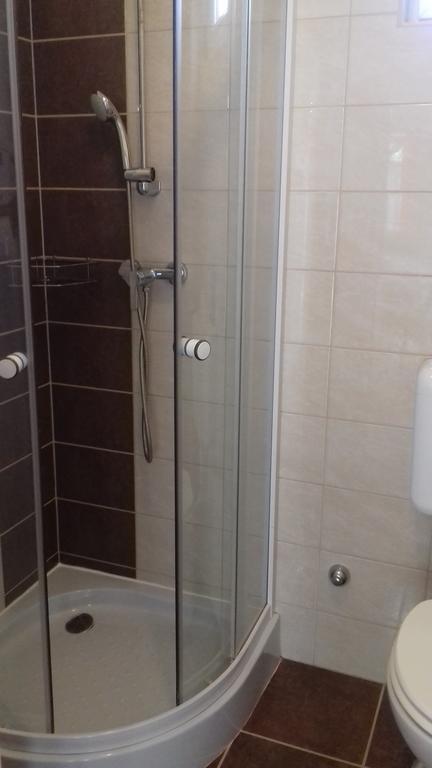 Eszter Apartmanhaz Hajdúszoboszló Exterior foto