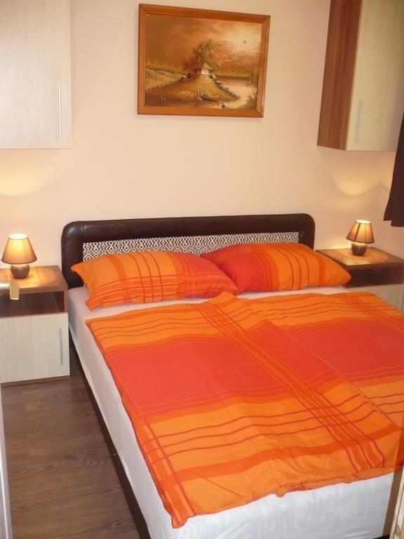 Eszter Apartmanhaz Hajdúszoboszló Exterior foto