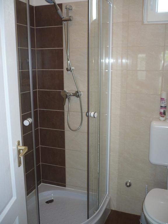 Eszter Apartmanhaz Hajdúszoboszló Exterior foto