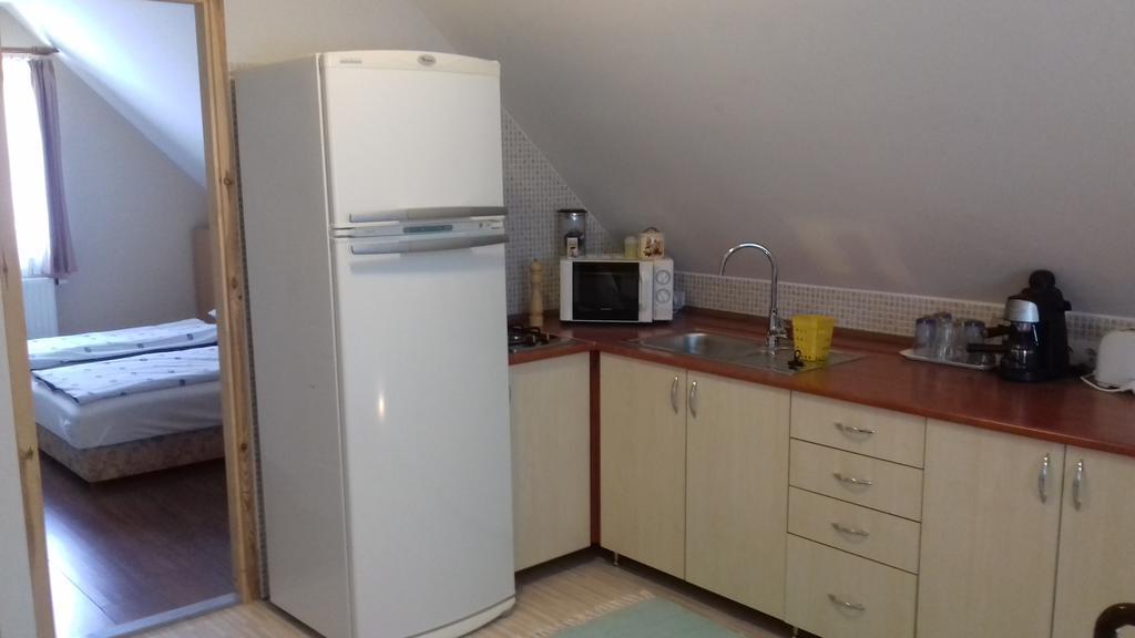 Eszter Apartmanhaz Hajdúszoboszló Exterior foto