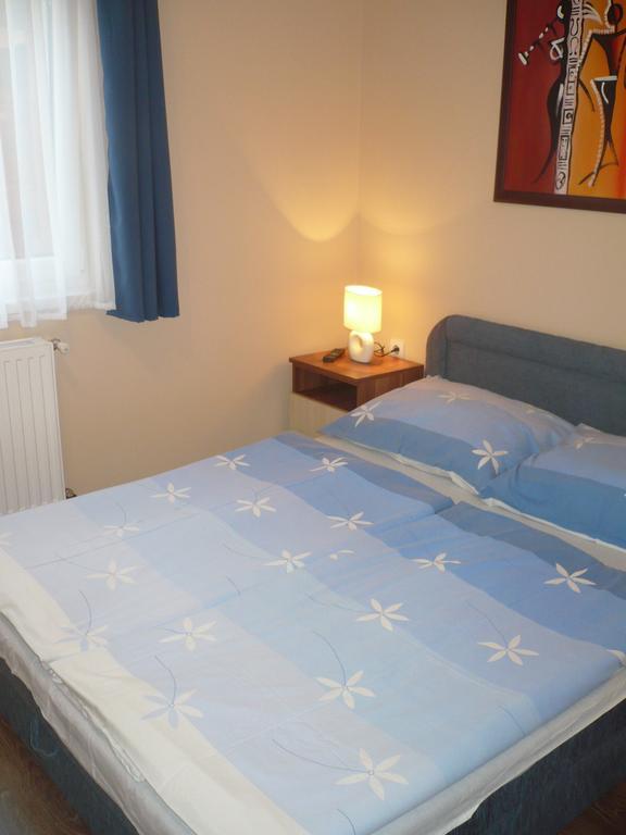 Eszter Apartmanhaz Hajdúszoboszló Exterior foto
