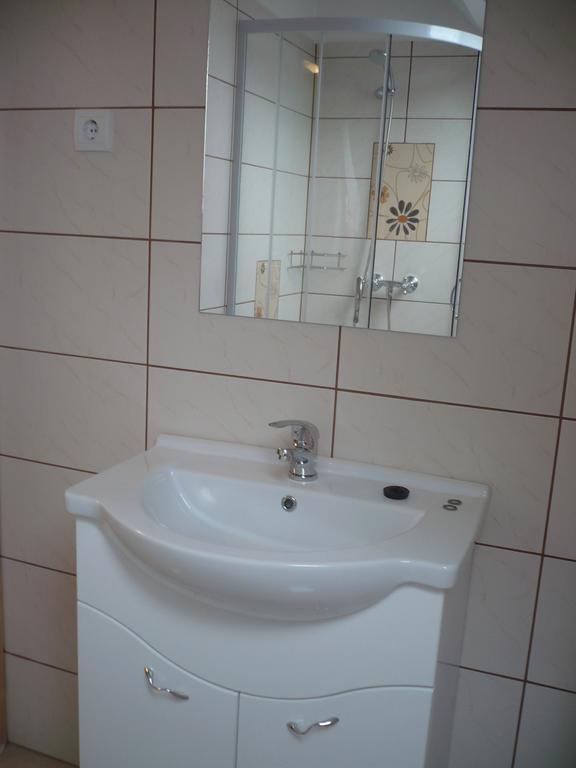 Eszter Apartmanhaz Hajdúszoboszló Exterior foto