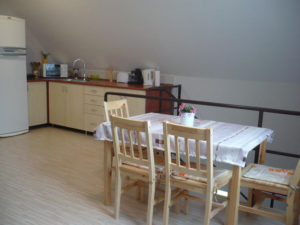 Eszter Apartmanhaz Hajdúszoboszló Exterior foto