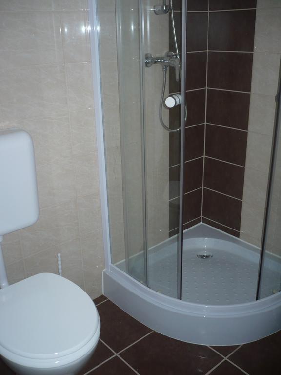 Eszter Apartmanhaz Hajdúszoboszló Exterior foto