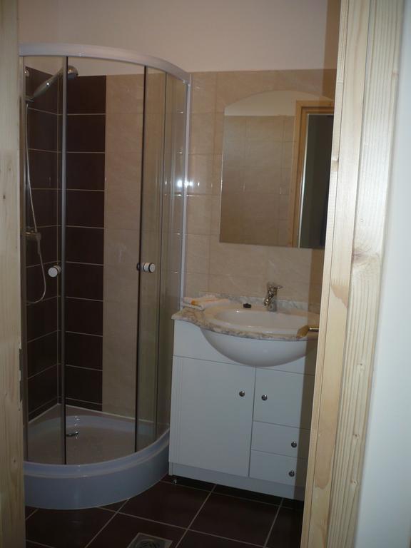 Eszter Apartmanhaz Hajdúszoboszló Exterior foto
