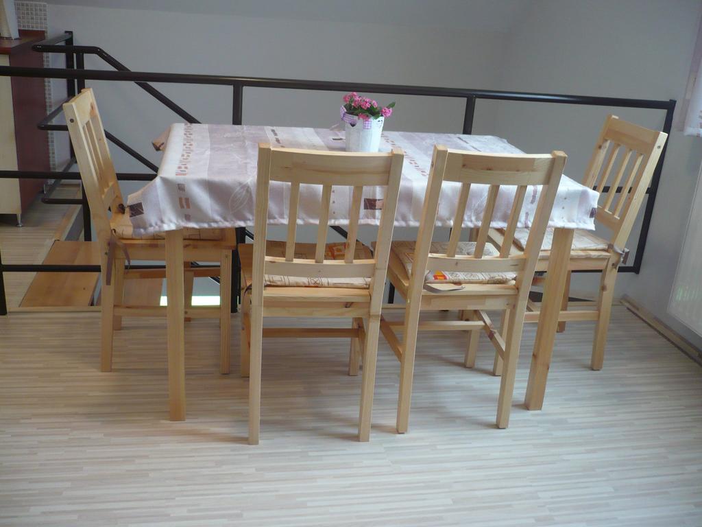 Eszter Apartmanhaz Hajdúszoboszló Exterior foto