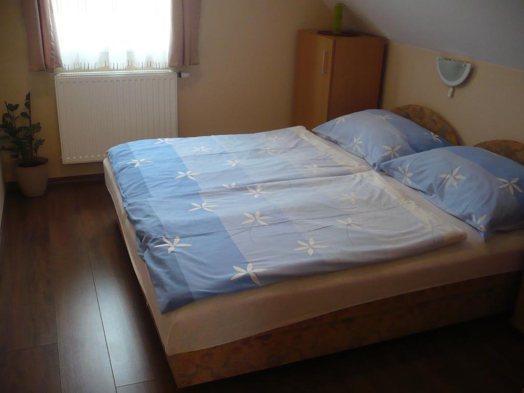 Eszter Apartmanhaz Hajdúszoboszló Exterior foto