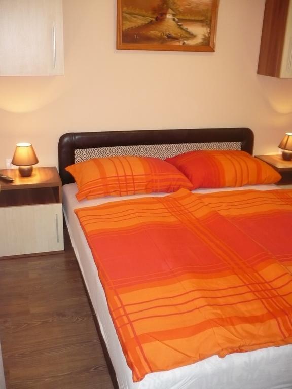 Eszter Apartmanhaz Hajdúszoboszló Exterior foto